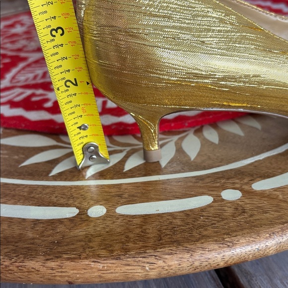 Talbots yellow “crushed” gold shiny BOW kitten Heels size 8 - Picture 7 of 7